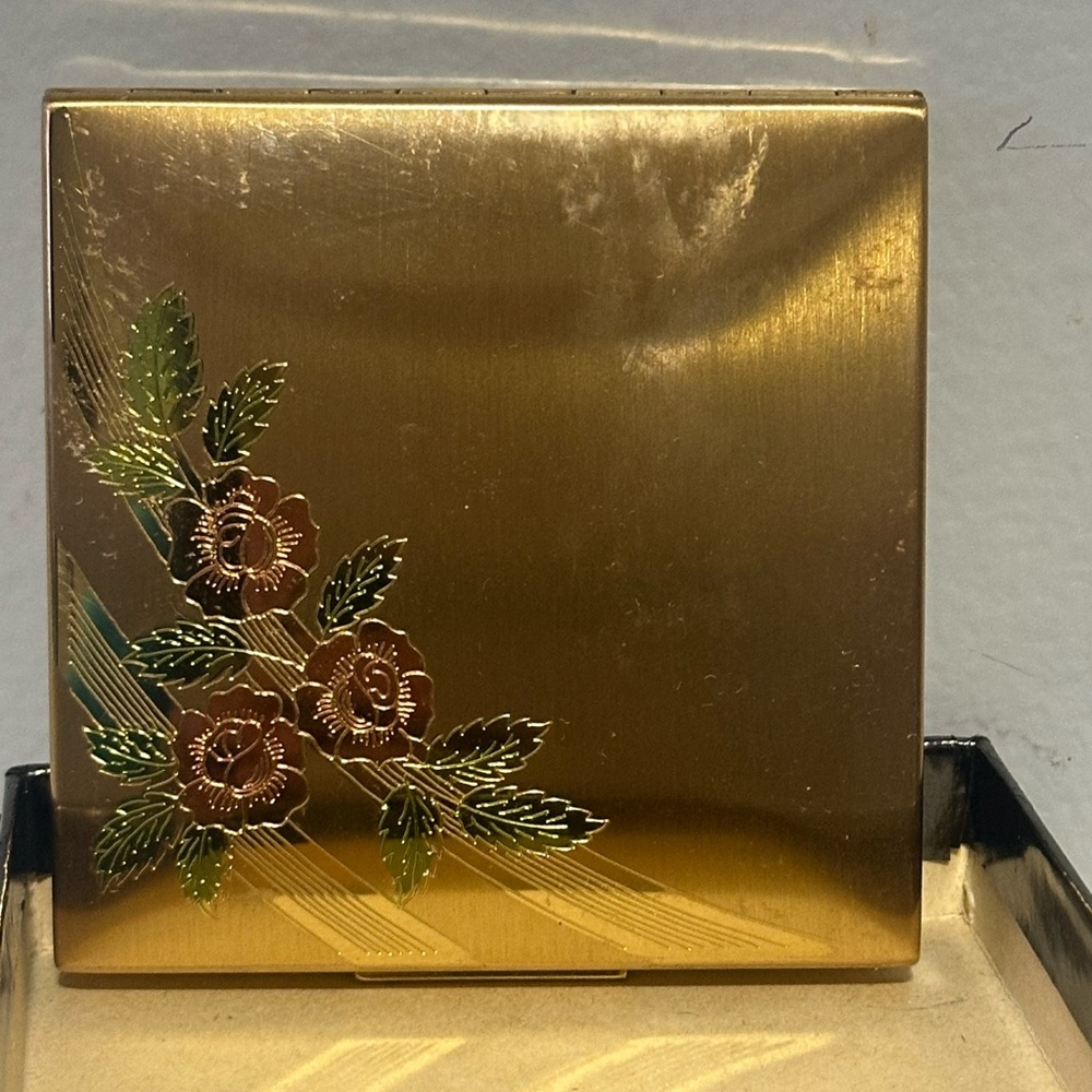 Vintage Gold Floral Compact Case mirror and compact has some scratches.